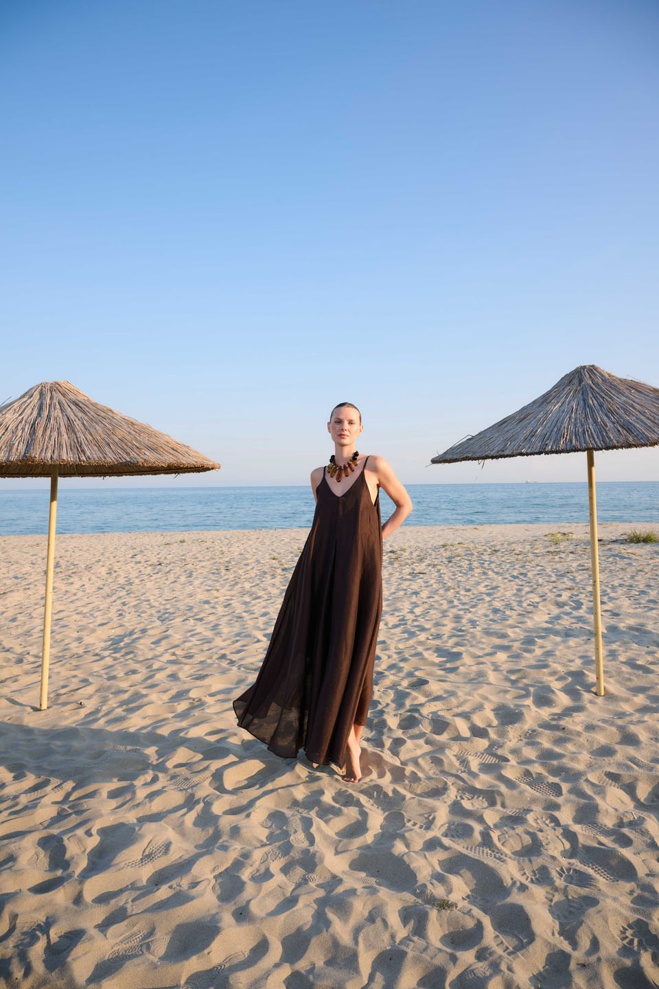 Doğal ışıkta gerçekleştirilen dış mekan lookbook çalışması.